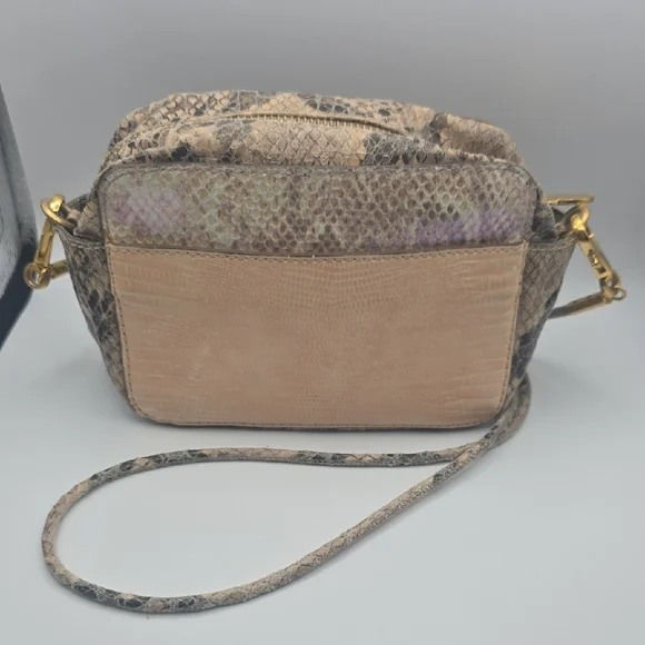 Stella McCartney Faux-Snakeskin Irredesent Camera/Crossbody (EUC)(RARE)(COA)🤍✨️ - Picture 16 of 17